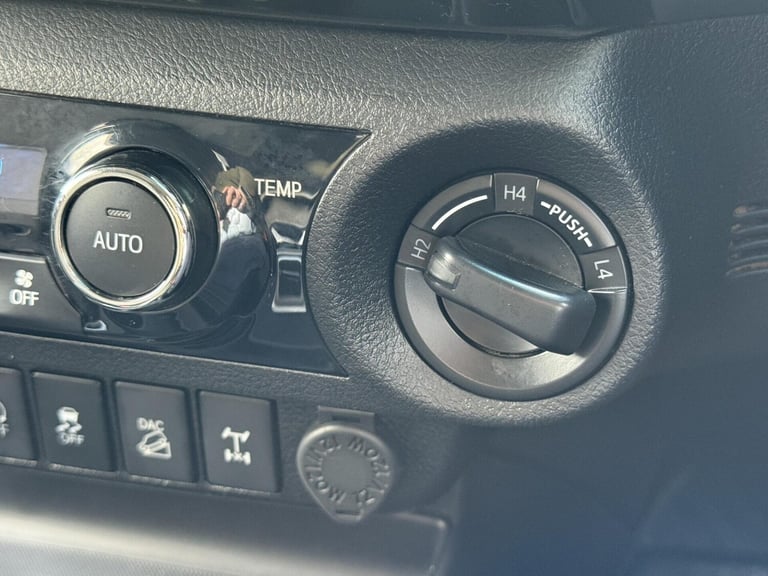 2019 Toyota Hilux 2.4 D-4D Invincible 50 Pickup Double Cab 4dr Diesel Auto 4WD Euro 6 (s/s) ( Pic...