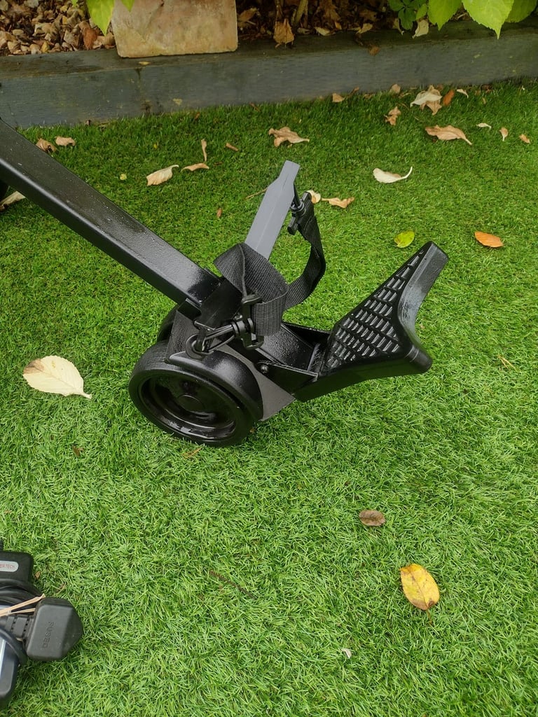 image for ELECTRIC GOLF TROLLEY GOLF TROLLEY + BRAND NEW BATTERY + BRAND NEW BATTERY CHARGER 