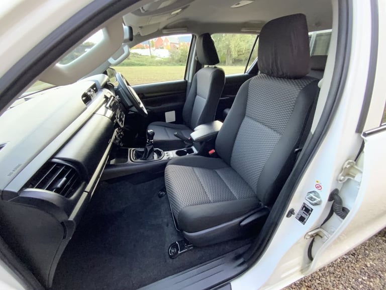2019 Toyota Hilux 2.4 D-4D Active Pickup Double Cab 4dr Diesel Manual 4WD Euro 6 (3.5t) (150  PIC...