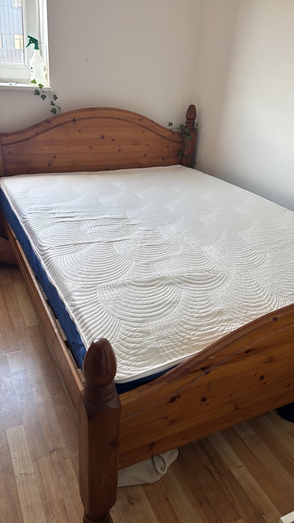 image for ✨ Purrjoys 4ft 6in Double Mattress – Cooling Gel Memory Foam (Almost New!)