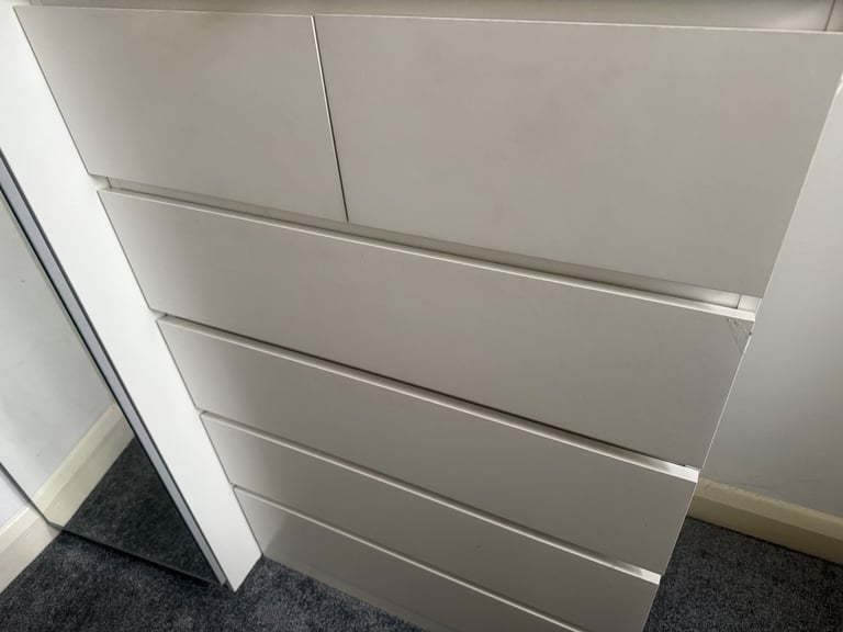 IKEA chest of drawers, 6 draws, excellent condition.