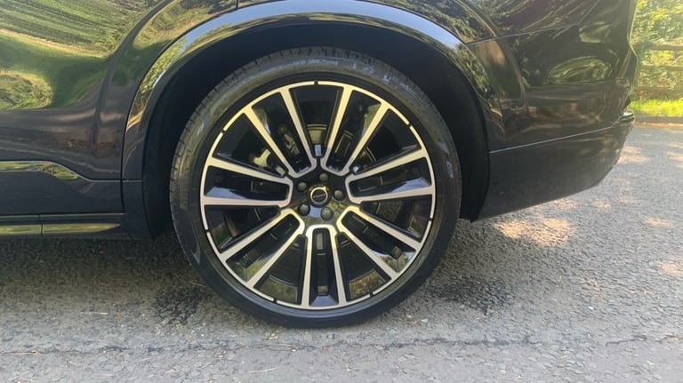 2025 Volvo XC90 Ultra, T8 AWD Plug-in hybrid, Electric/Petrol, Dark, 7 Seats Estate Petrol Parall...