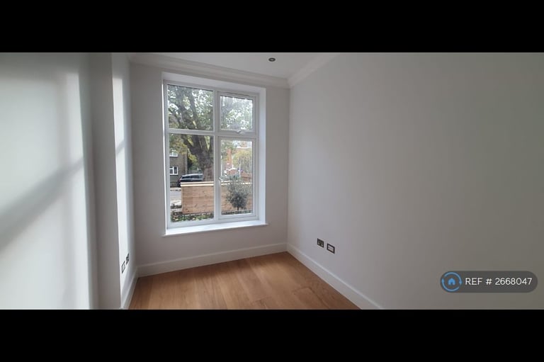 3 bedroom flat in Chatsworth Road, London, NW2 (3 bed) (#2668047)