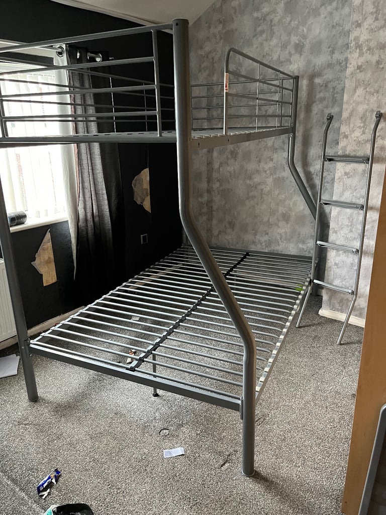 image for Triple bunk bed