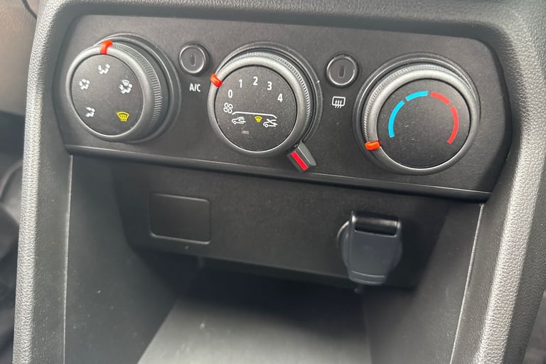2023 Dacia Sandero 100946 Hatchback Petrol Manual