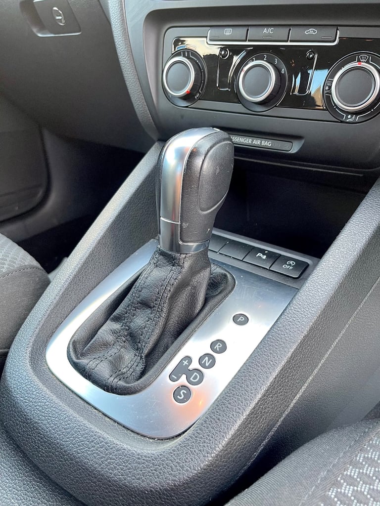 AUTOMATIC! 2013 VOLKSWAGEN JETTA 1.6 TDI SE BLUEMOTION TECH AUTO DSG MK6 SALOON BLACK