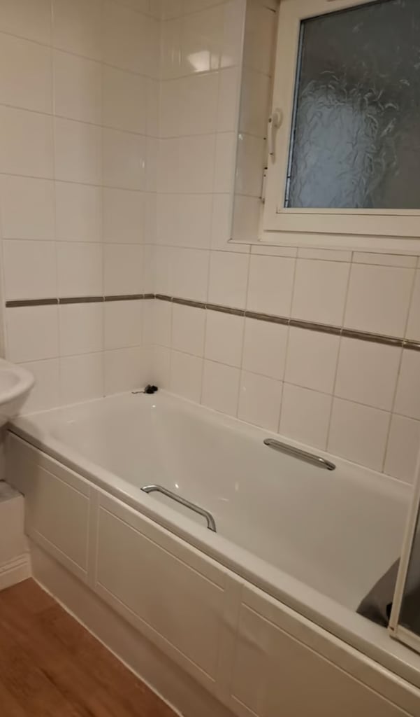 Modern 1-Bedroom Flat | Furnished | Lift Access | Parking | Bergenia House, Feltham - TW13