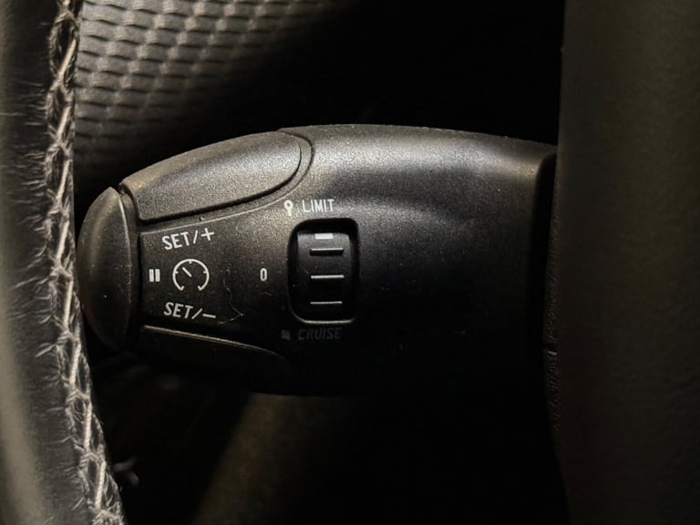 2016 Peugeot 2008 1.6 BlueHDi Allure SUV 5dr Diesel Manual Euro 6 (100 ps) -