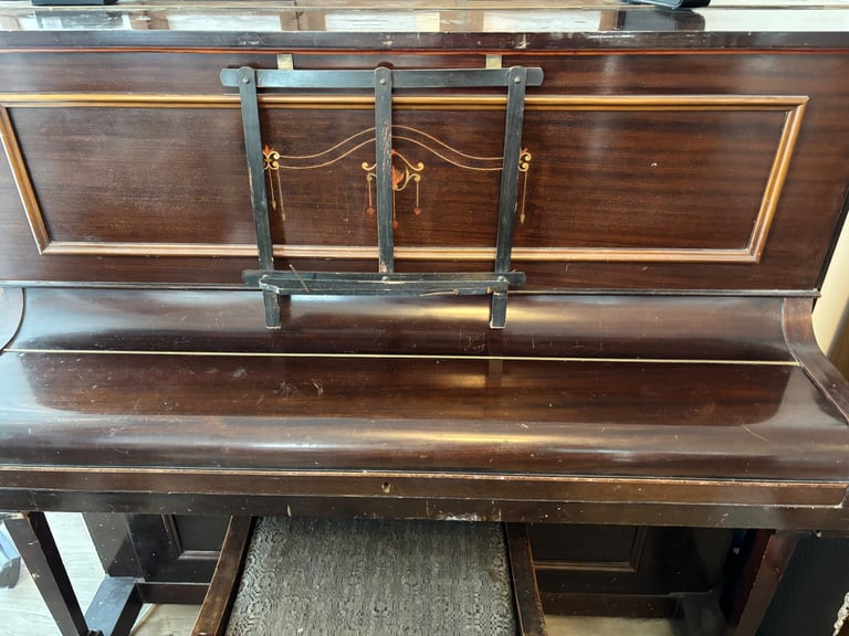 Boyd London Piano Upright