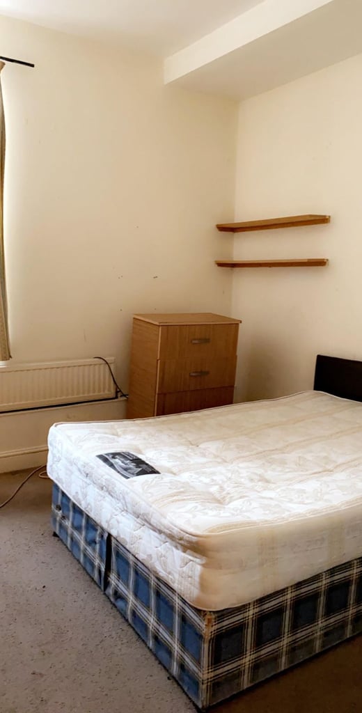 FOUR (4) BEDROOM FLAT IN WALTHAMSTOW, E17 3LL FOR JUST £1835pcm ! {AVAILABLE NOW}