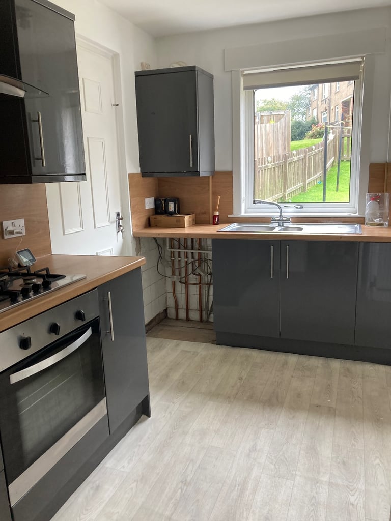 UNFURNISHED 2 Bed House