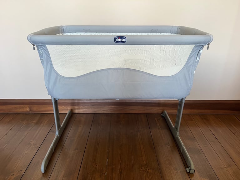 Chicco Next 2 Me Crib & Little Green Sheep Mattress