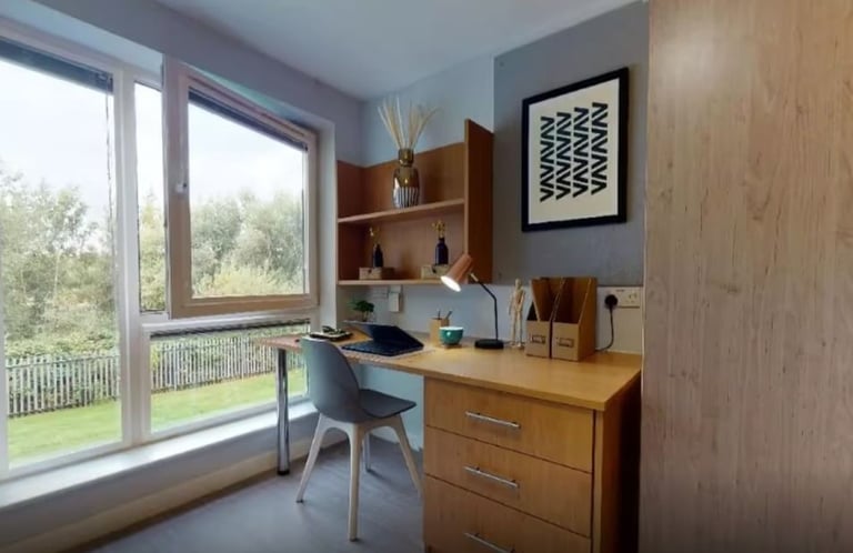 IQ Accomodation - 188/weeks - Fully Furnished - All bills included - LAST INDEPENDANT STUDIO