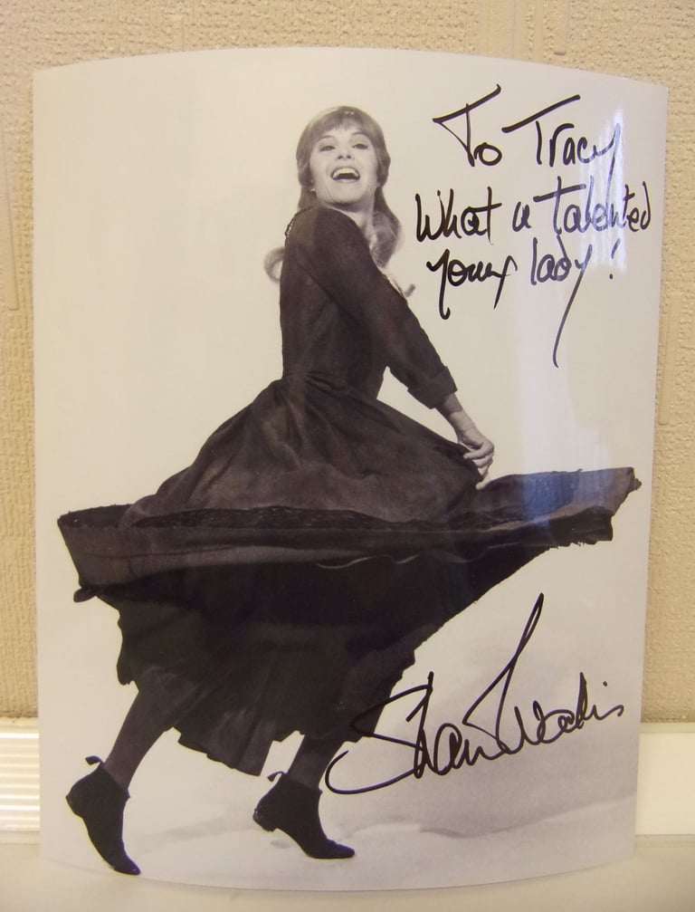 Shani Wallis (Nancy) Oliver tv musical autograph