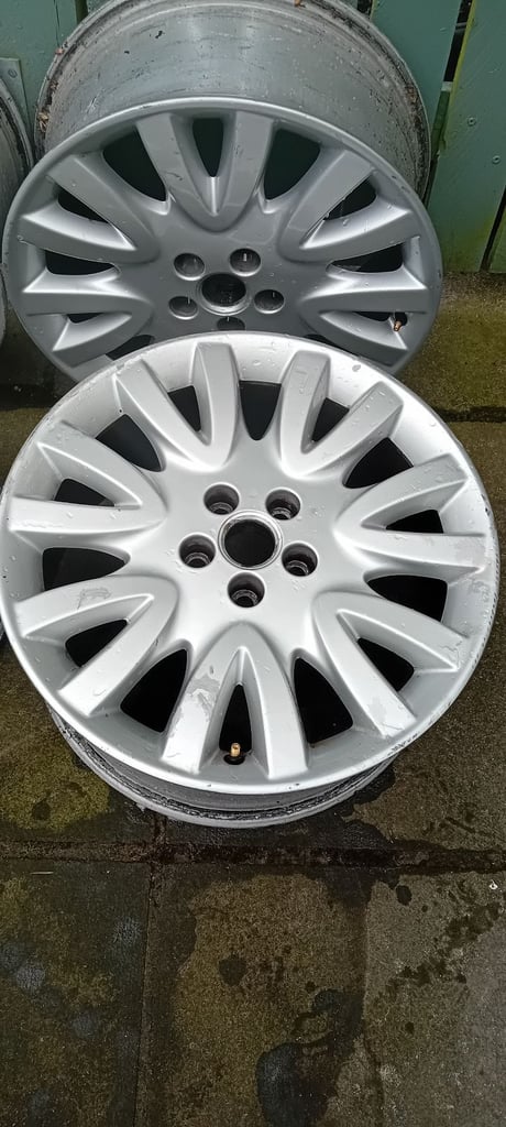 image for Jaguar x350 xj6 2004 alloys