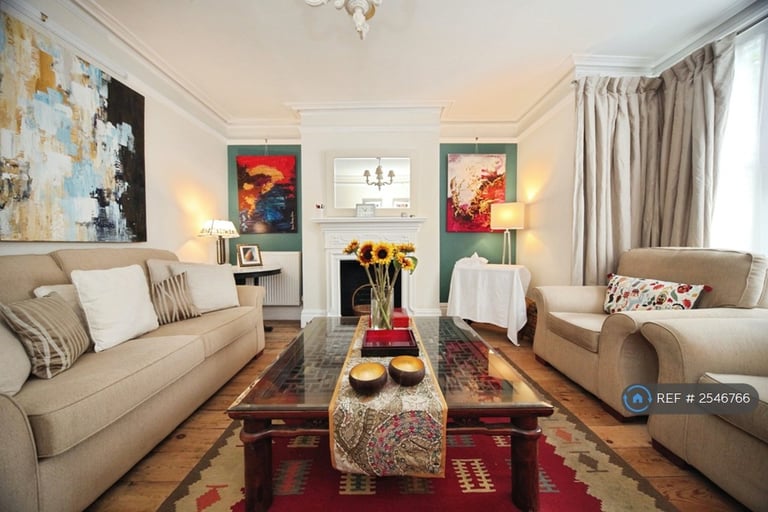 5 bedroom house in High Street, Tring, HP23 (5 bed) (#2546766)