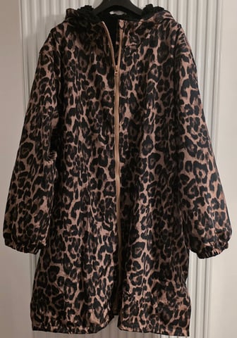 New Leopard Print Size L/XL Waterproof Dry Robe Coat in Bristol