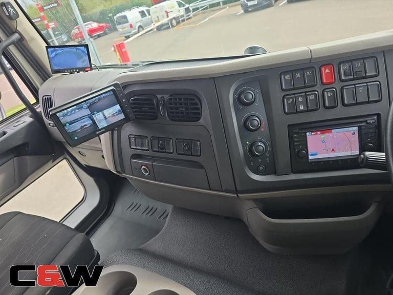 2019(19) FA LF 230 4x2 DROPSIDE REAR MOUNTED CRANE