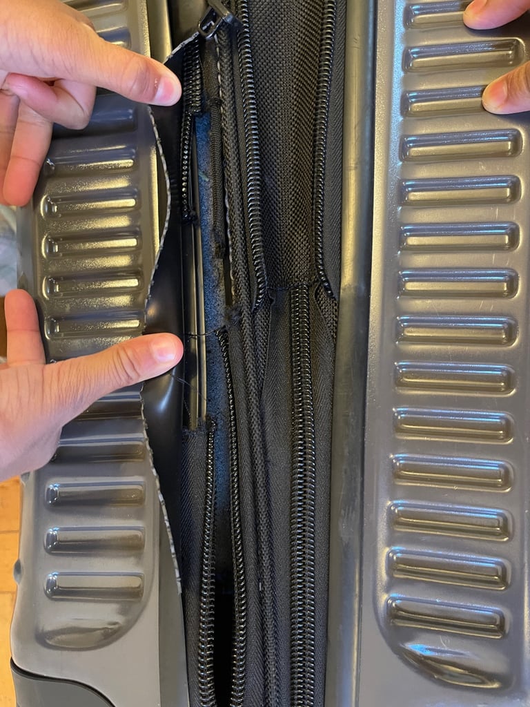 IT Suitcase (slight damage) Hand Luggage 