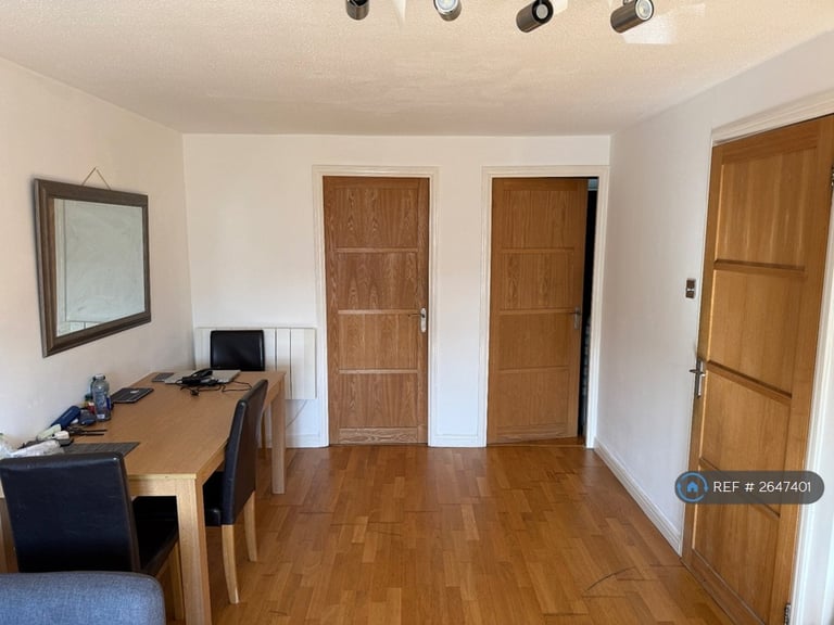 1 bedroom flat in St Gregory Close, Ruislip, HA4 (1 bed) (#2647401)