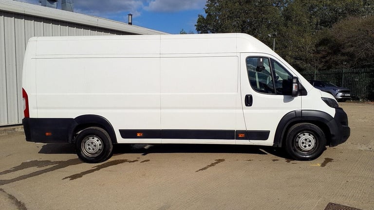  Peugeot Boxer 2.2 BlueHDi 435 Professional L4 H2 Euro 6 (s/s) 5dr Diesel Manual