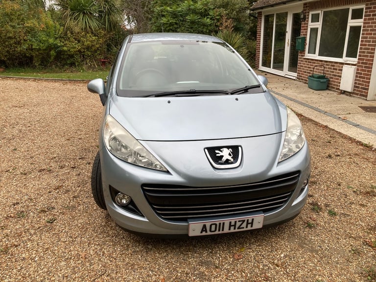 2011 PEUGEOT 207 1.4 VTi ENVY LOW MILAGE 5 DOOR HATCHABACK. LONG MOT CHEAP TAX.