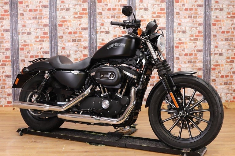 **DEPOSIT TAKEN** 2015 HARLEY XL 883 N SPORTSTER IRON - 4,004 MILES - 1 OWNER