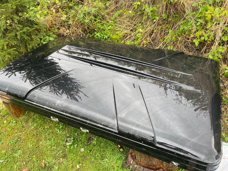 Hard shell roof tent