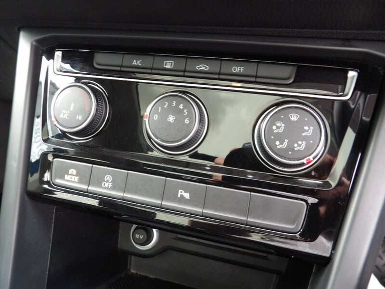 2018 Volkswagen Touran 2.0 TDI SE Family 5dr DSG MPV DIESEL Automatic