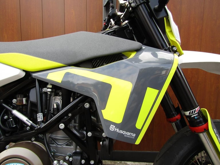 HUSQUVARNA SUPER MOTO 701 *ONLY 1400 MILES* S C EXHAUST * LOVELY * REDUCED* 