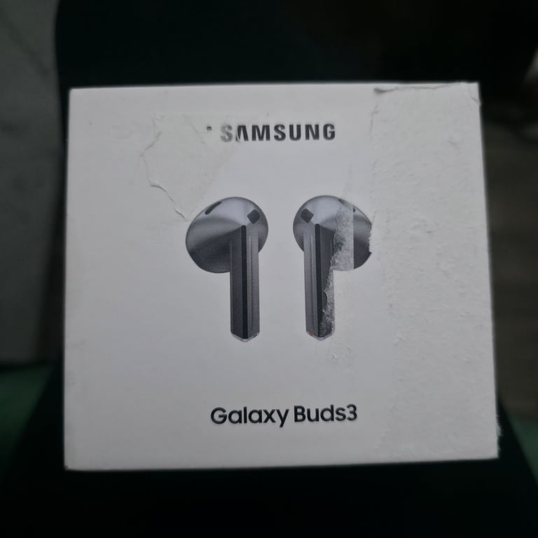 Galaxy buds 3 new in box never used 