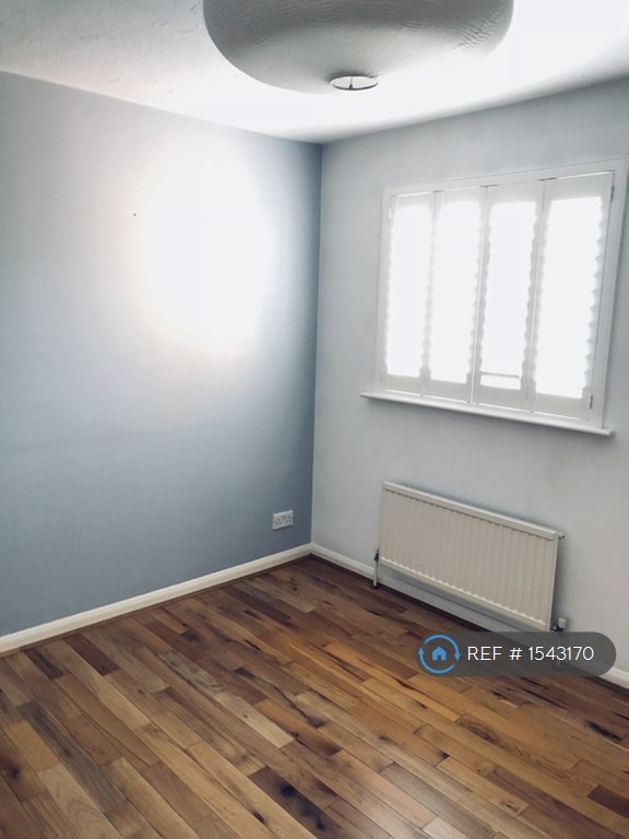 2 bedroom flat in Prospect Place, London, E1W (2 bed) (#1543170)