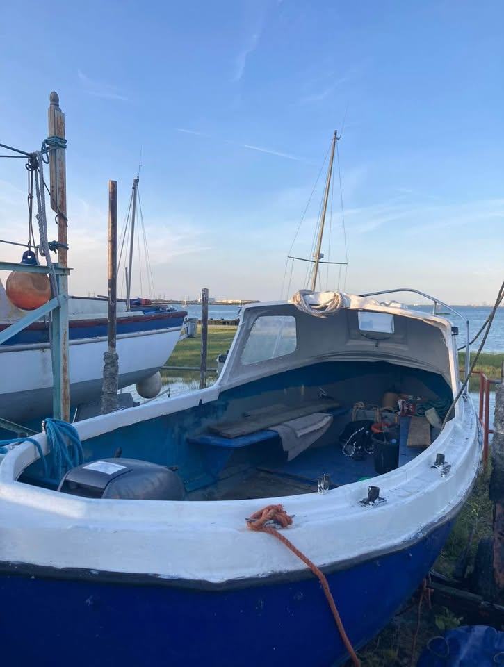 17ft Fishing boat 