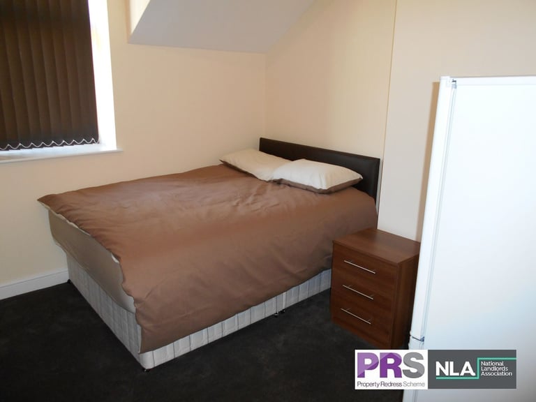 Furnished studio flat in great BD1 city-centre location. Includes all bills & WiFi.