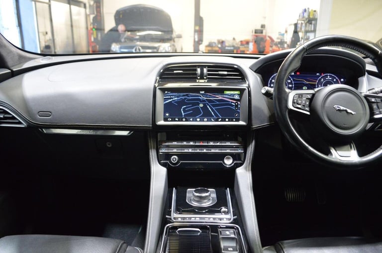 JAGUAR F-PACE 2.0 D180 Chequered Flag Auto AWD Euro 6 (s/s) 5dr 2019