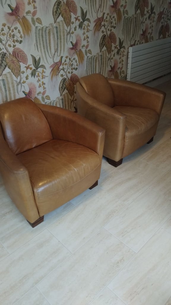 Pair of Halo Rocket/Aviator chairs in Old Saddle Nut leather. Two chairs.