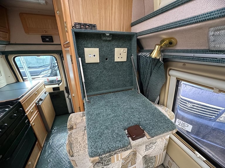 Auto-Sleepers Symbol 2 berth compact DIESEL MANUAL 2004/04