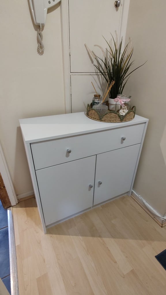 Stylish White Storage Cabinet – Compact & Versatile