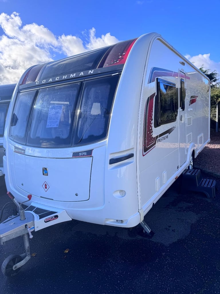 Coachman Pastiche 575, Yr.2018, Fixed Island Bed