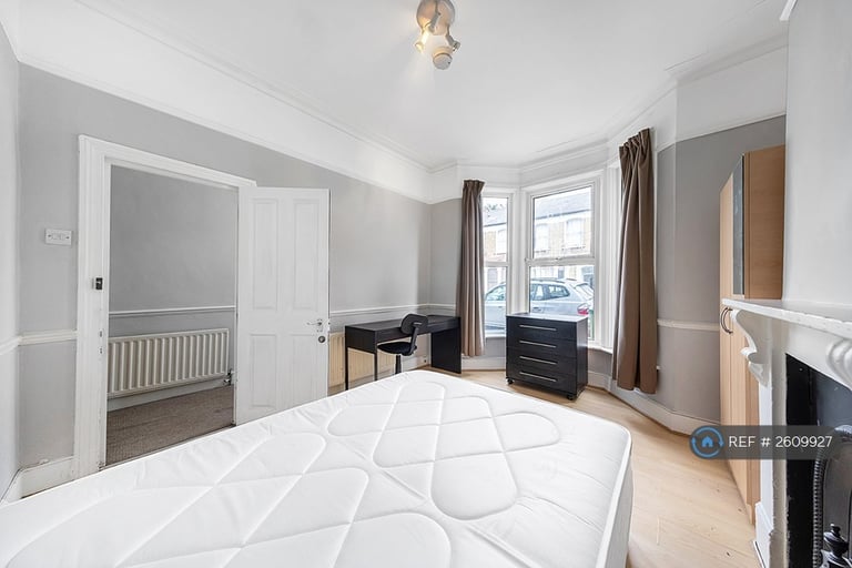 4 bedroom house in Kincaid Road, London, SE15 (4 bed) (#2609927)