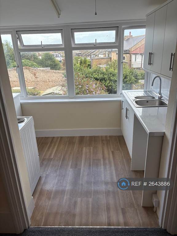 1 bedroom flat in Grange Road, Ramsgate, CT11 (1 bed) (#2643886)