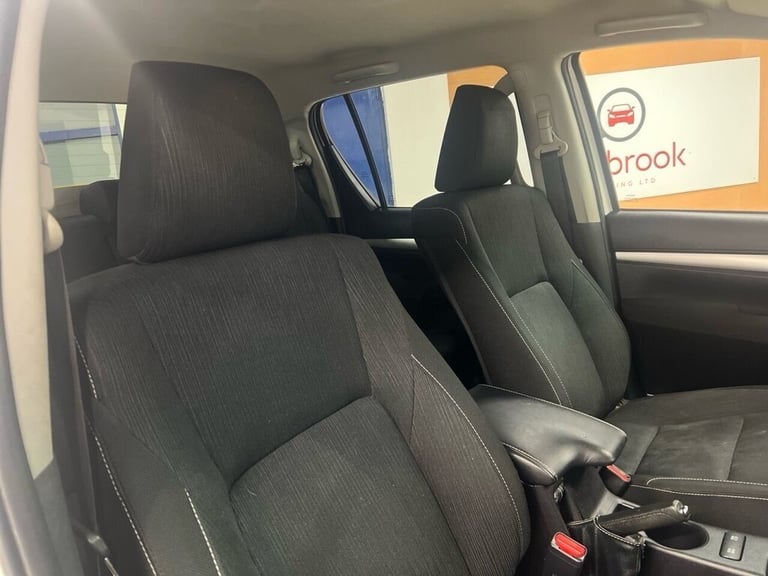 2022 Toyota Hilux 2.4 D-4D Icon Pickup Double Cab 4dr Diesel Manual 4WD Euro 6 (s/s) (150 ps) PIC...