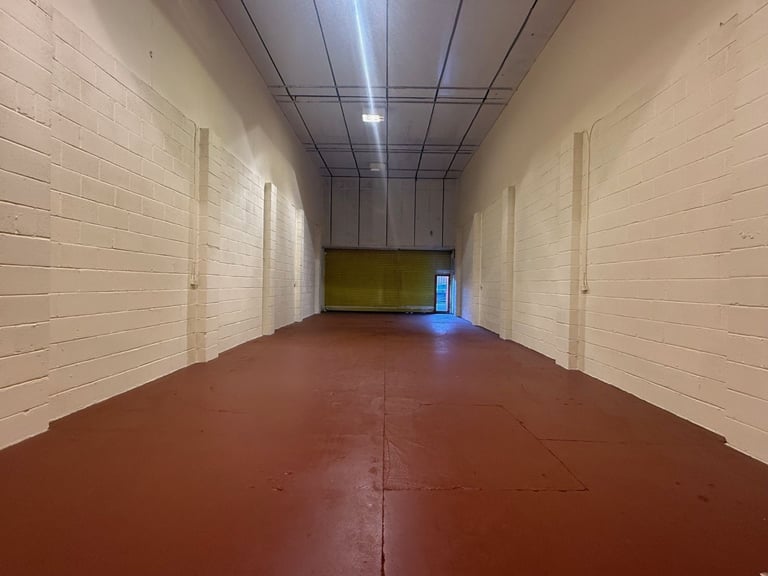 Unit to let in Rhyl. Suitable for Storage, Motortrade, Workshop. Rent £205 per week (NO VAT)