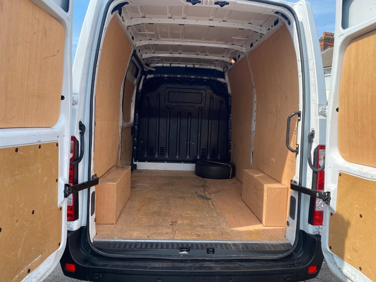 RENAULT MASTER 2.3 FWD MM35 dCi 135 Business+ MY19 White Manual Diesel 2021