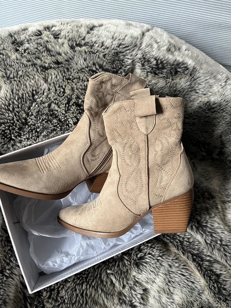 KHAKI FAUX SUEDE COWBOY ANKLE BOOTS