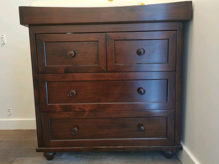 Silver cross toddler bed and changing unit / chest of drawers 