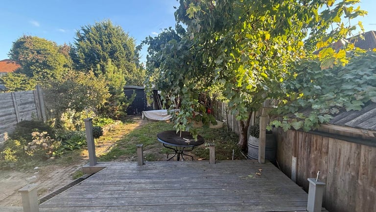 Spacious 4-Bedroom House with 2 Bathrooms in NEW MALDEN