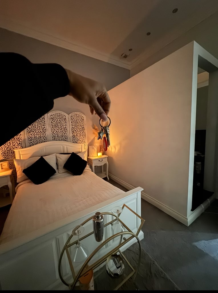 Gorgeous 2 bed flat bottom of Park circus