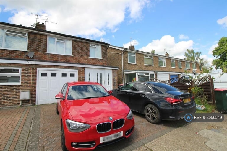 3 bedroom house in Saunders Close, Crawley, RH10 (3 bed) (#2666549)