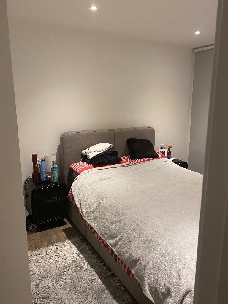 One double bedroom in a 2 bedroom flat